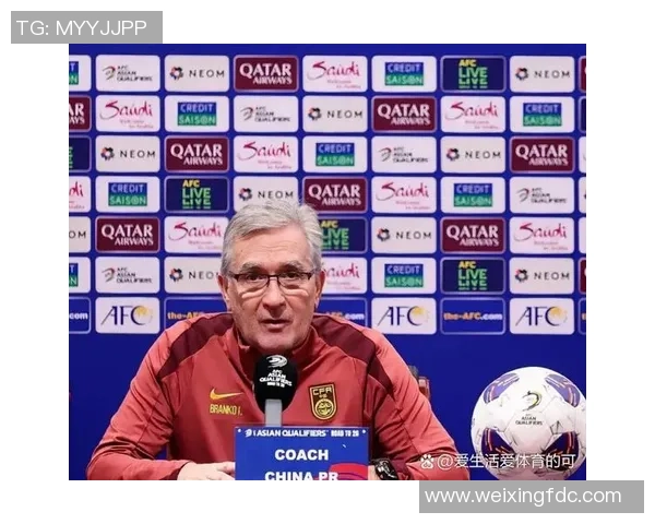 瑞士足球明星因伤缺席比赛引发球迷关注与讨论